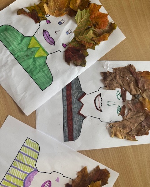 Create with Nature! 🌱
At #lindisfarneseaham we made self-portraits using leaves 🍁
Big or small, colourful or plain, let the leaves shape your face and hair!
Our residents loved this idea!