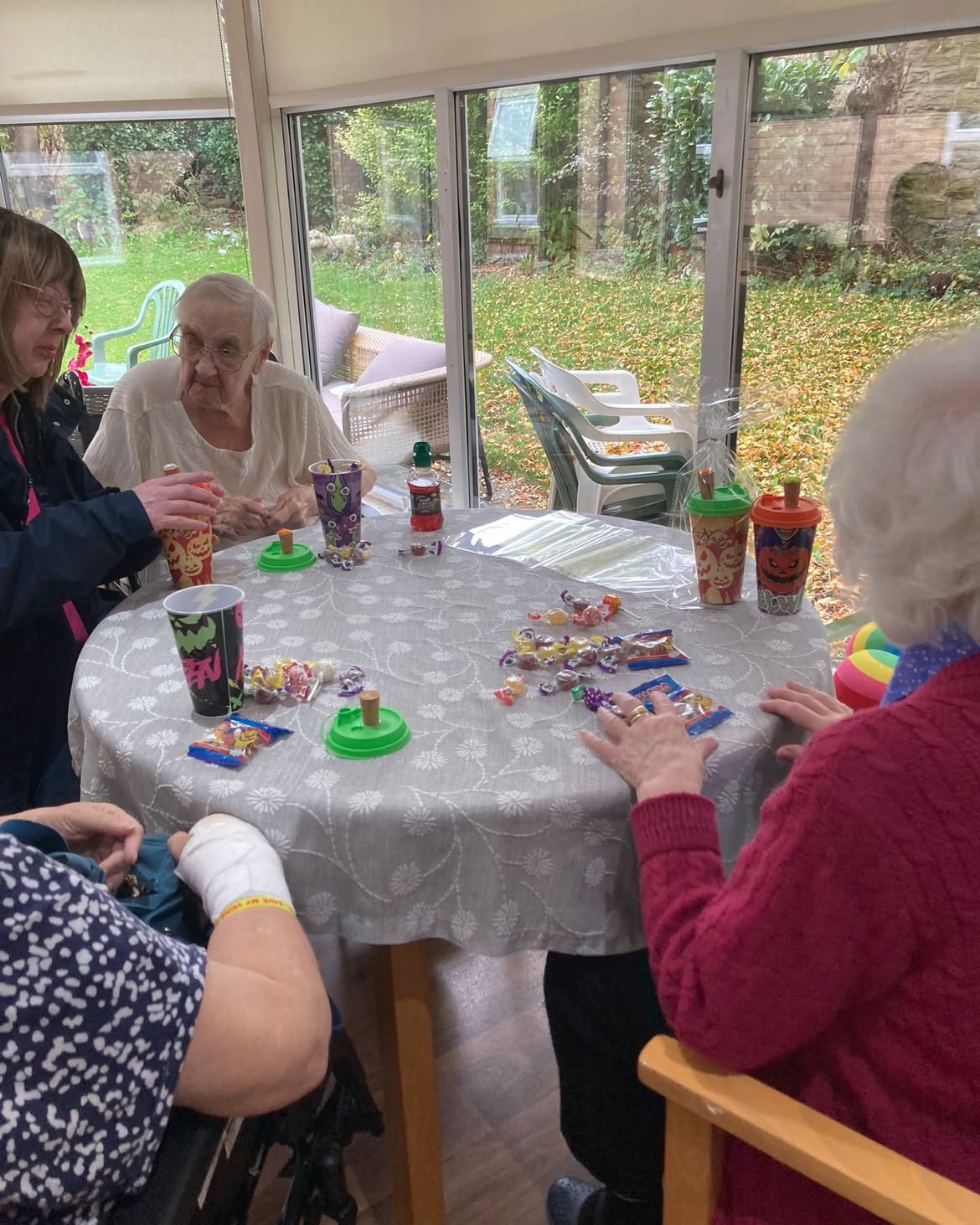 Halloween crafts at St Mary’s 😍 We did sweets treats and ghosts, not sure if the sweets actually ended up in the pots on this occasion…👀
