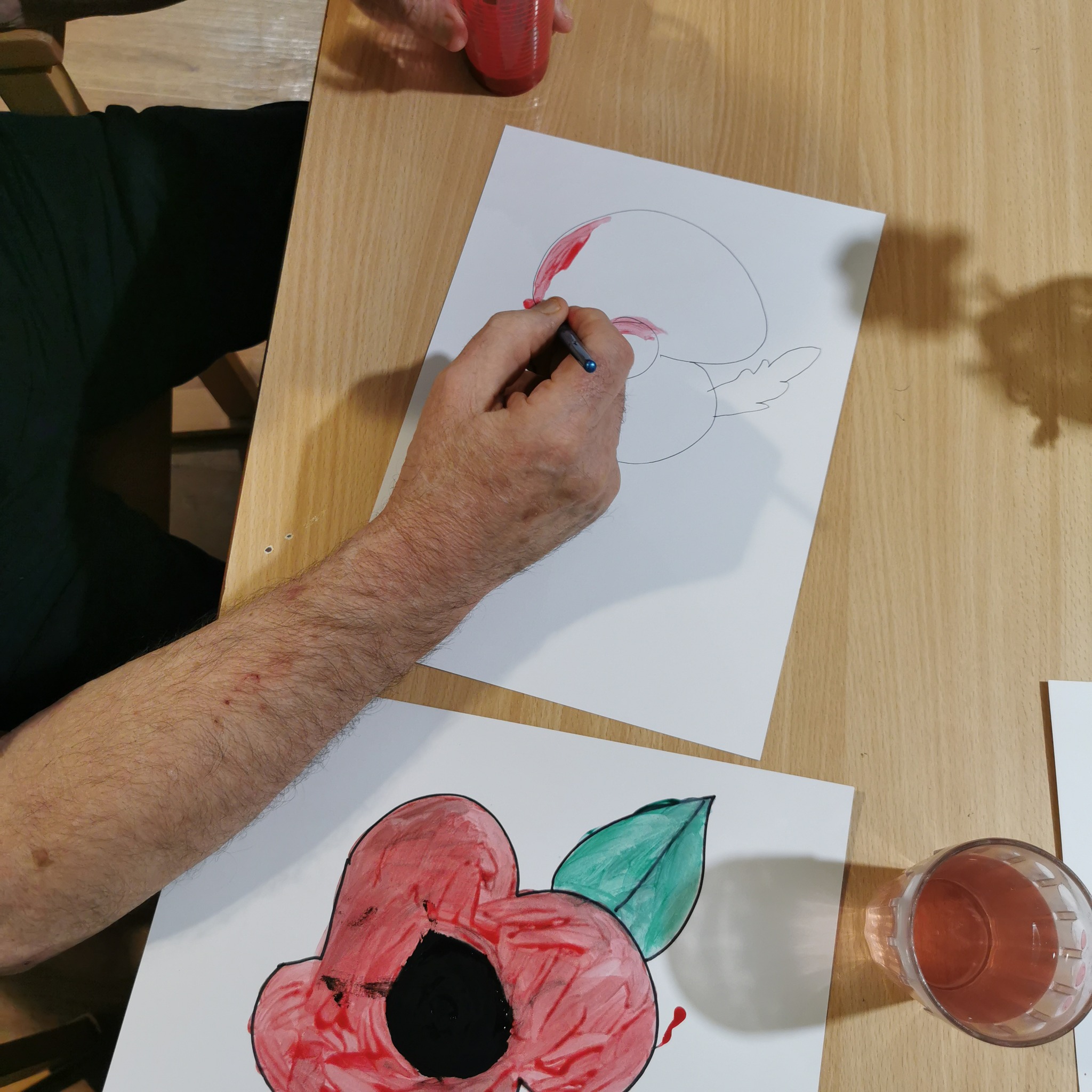 #lindisfarneseaham 
Residents have enjoyed the day painting poppies to add to our display 😍