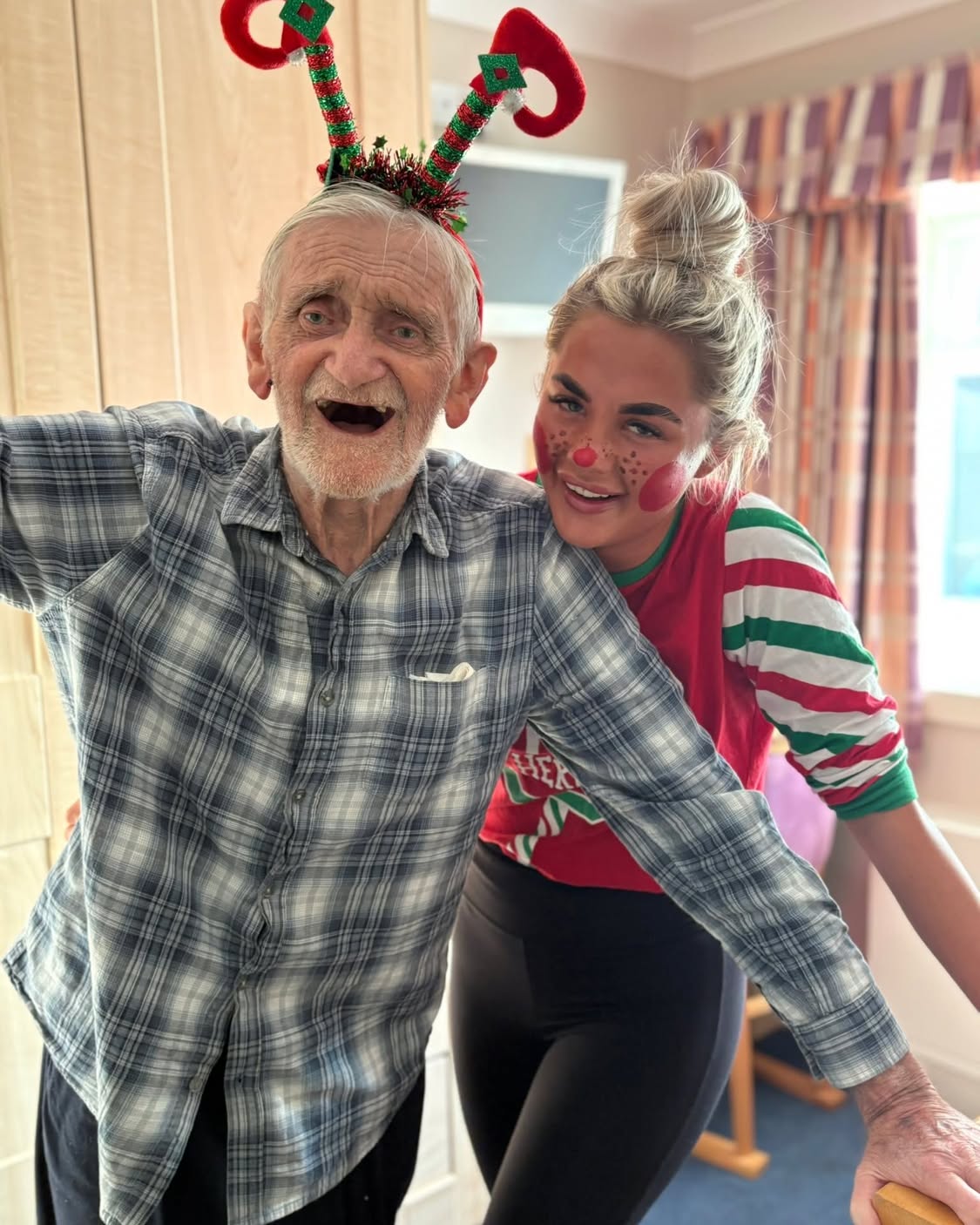 #lindisfarneshotton 
🧝‍♀️✨ ELF DAY FUN! ✨🧝‍♂️
We celebrated all things ELF, and what a magical day it was! Our residents and staff had a fantastic time getting their faces painted, snapping selfies with our very own mischievous elf, and enjoying the festive spirit together. 🎨📸🎄

We tested our Christmas knowledge with a fun, traditional-themed quiz that brought out lots of laughter and friendly competition. And to finish the day, we all joined in for a joyful Christmas sing-along the perfect way to spread festive cheer! 🎶❤️

Enjoy these wonderful photos of our Elf Day celebrations! 🧝✨