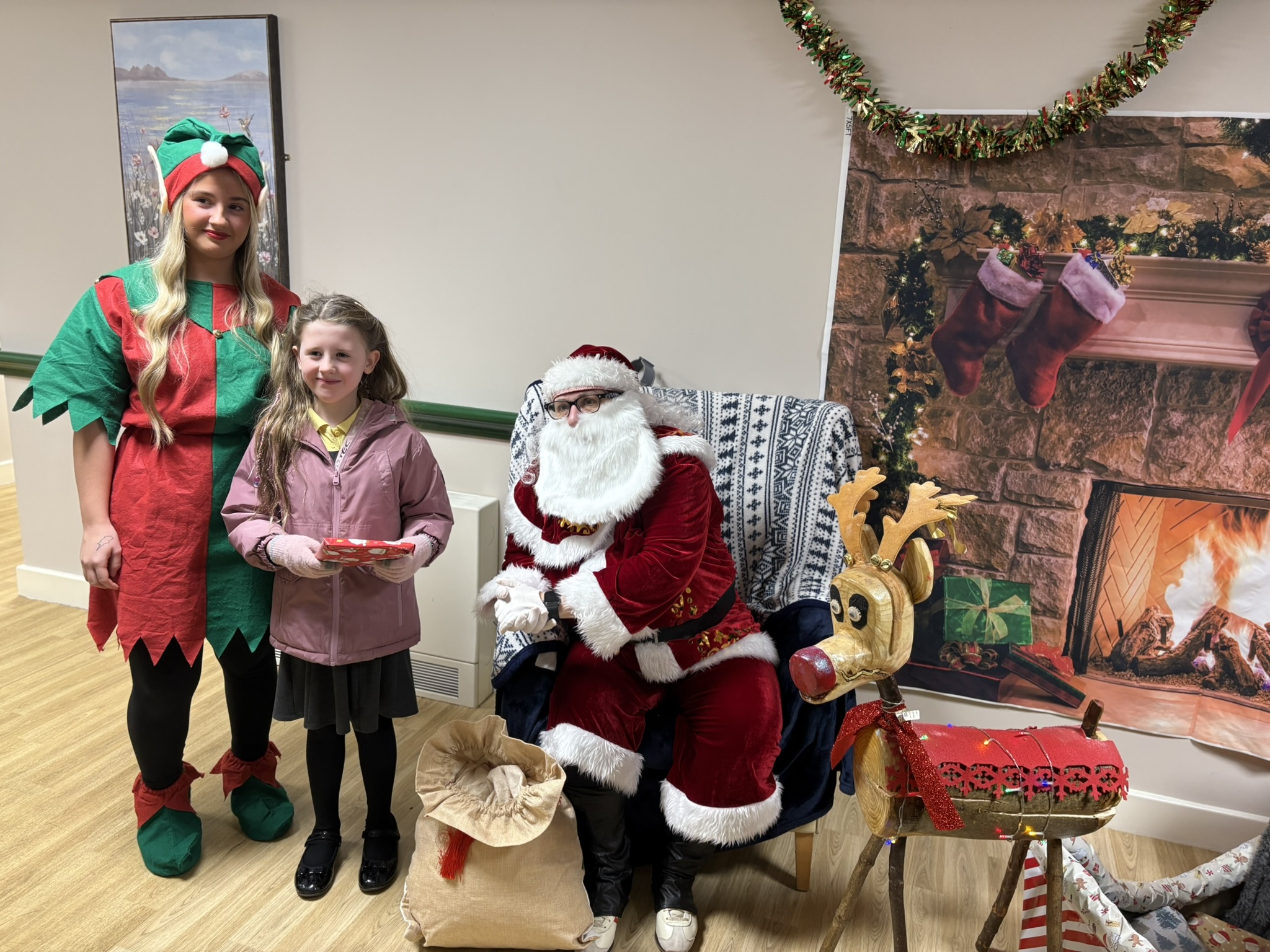 A Magical Thank-You Surprise at #lindisfarneshotton ✨🧝‍♀️
After the children filled our home with brilliant Christmas carolling, we wanted to give a little something back to show our appreciation for the joy they brought to everyone here ❤️🎶

So, Santa and his elf made a special visit just for them! The excitement, smiles, and festive giggles were absolutely priceless, and it was a wonderful way to keep the Christmas magic going. 🎄✨

We also want to say a huge thank you to Keeley for stepping in and being our very own Santa Claus it truly wouldn’t have been possible without you. Your kindness made the moment unforgettable! 🎅💖