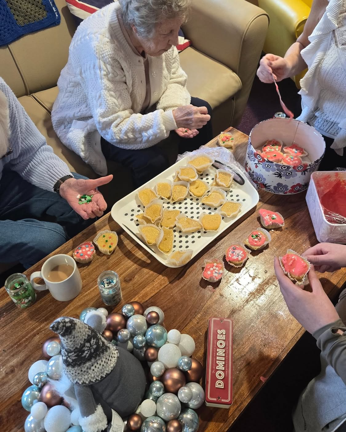 #LindisfarneSeaham Residents enjoyed a morning making and decorating cakes 👩‍🍳