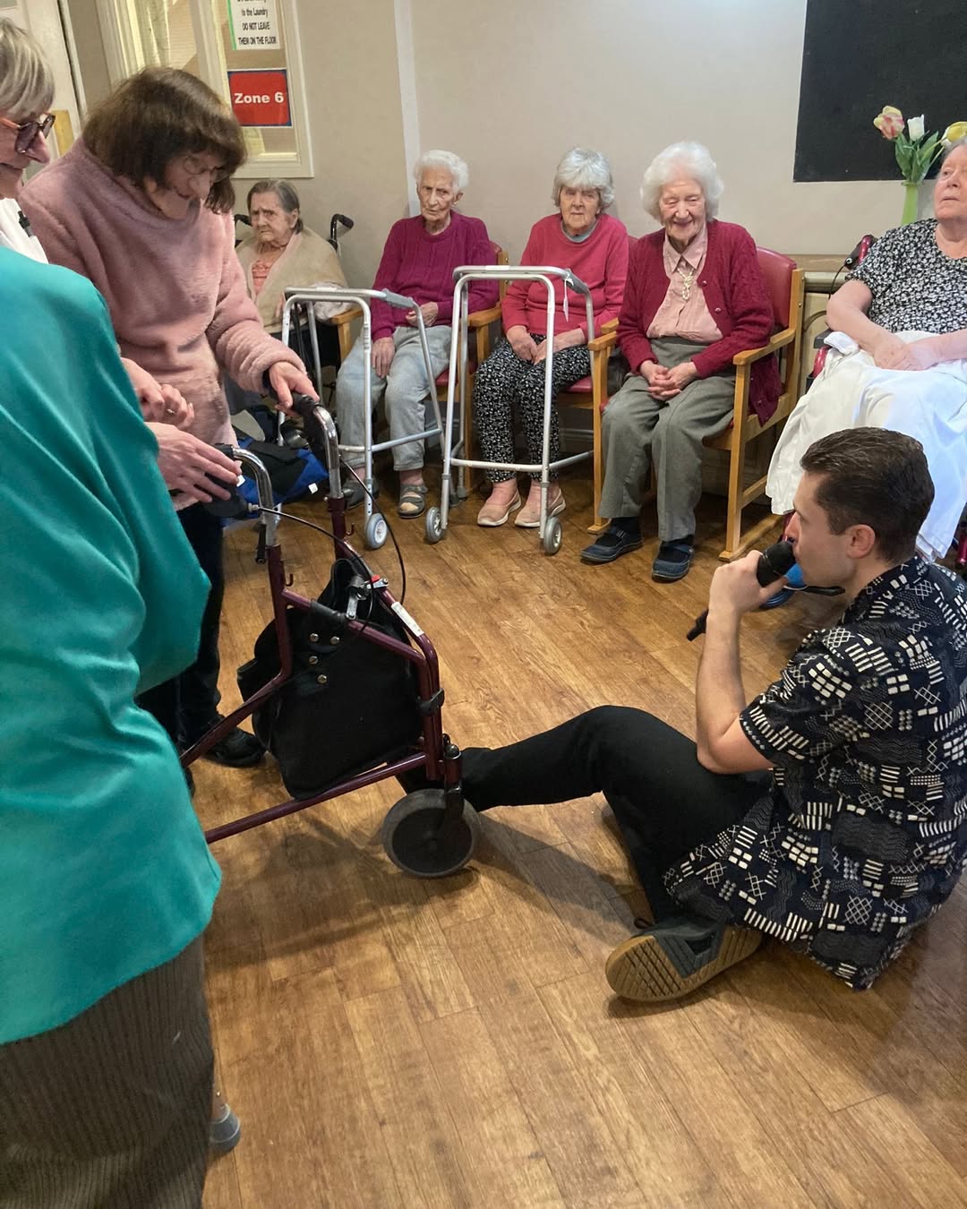 Alex serenading the ladies at #stmarysnursinghome 🤩
The room was full of smiles as always. Thank you Alex…