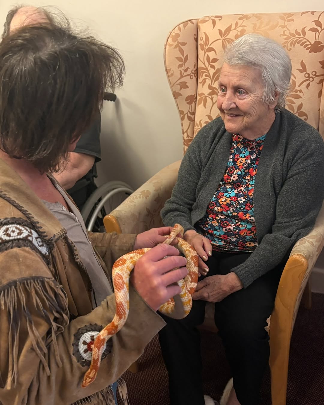 🐍💚 Brave Moments at #lindisfarneshotton

Look at these amazing smiles!  Some of our residents showed just how brave they are by holding the snake during our animal therapy session – with a few even facing their fears head on!

We are so proud of everyone for giving it a go. What a fantastic achievement and such a fun experience for all! 👏✨