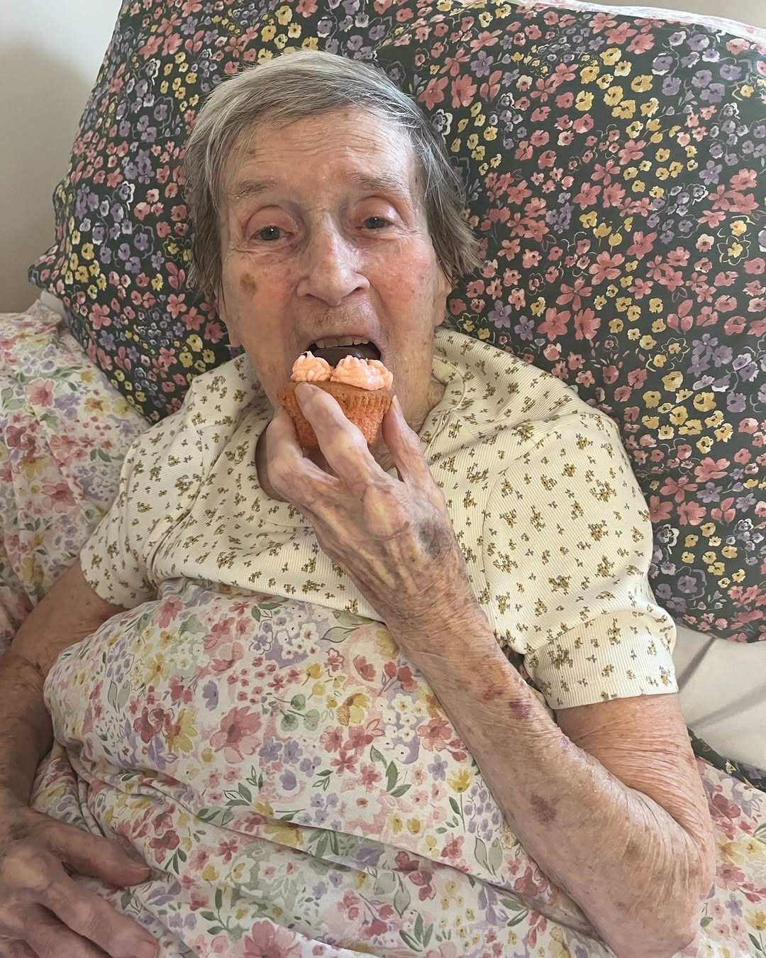 Mother's Day celebrations here at #lindisfarnethrockley. We all had a lovely day and even our nurses joined in with our photoshoot 🥰