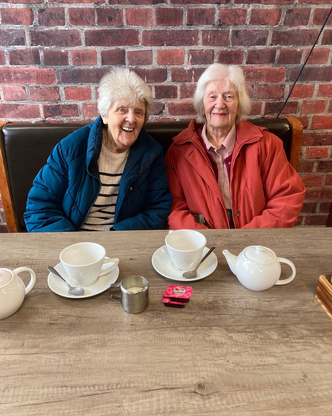 Little shopping trip with the ladies from #stmarysnursinghome then a trip to coffee shop for scones and cuppa 🤩