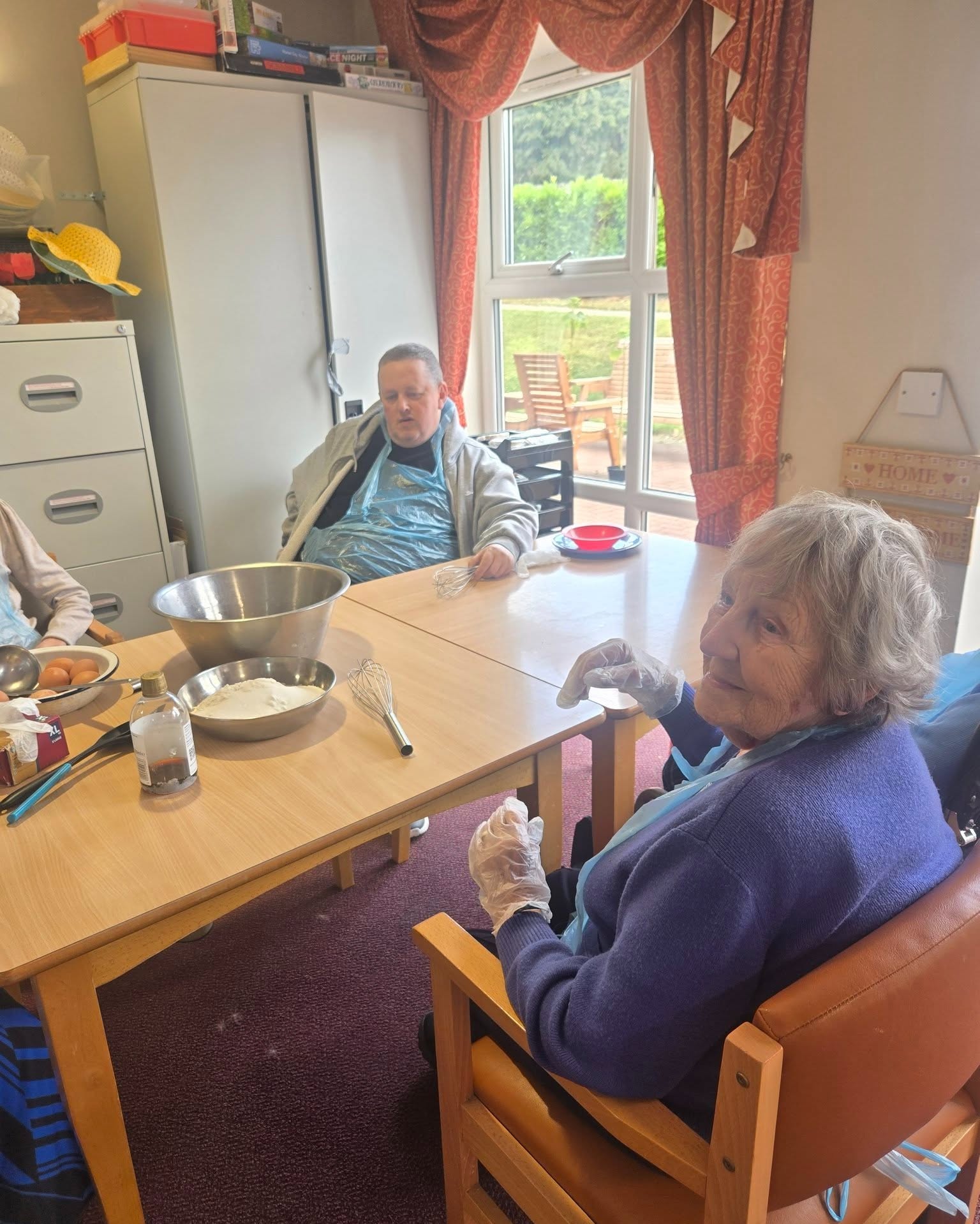 #lindisfarneseaham 
Residents enjoyed an afternoon making waffles which turned out delicious 😍